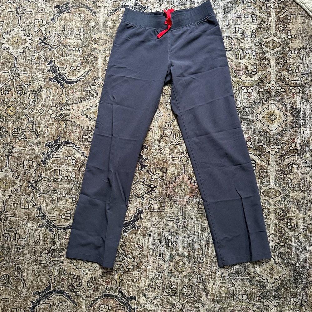 Figs Women’s Livingston Dark Charcoal Scrub Pants